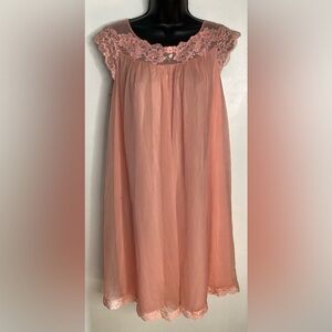 Vintage Lace Trimmed Peach Nightgown M